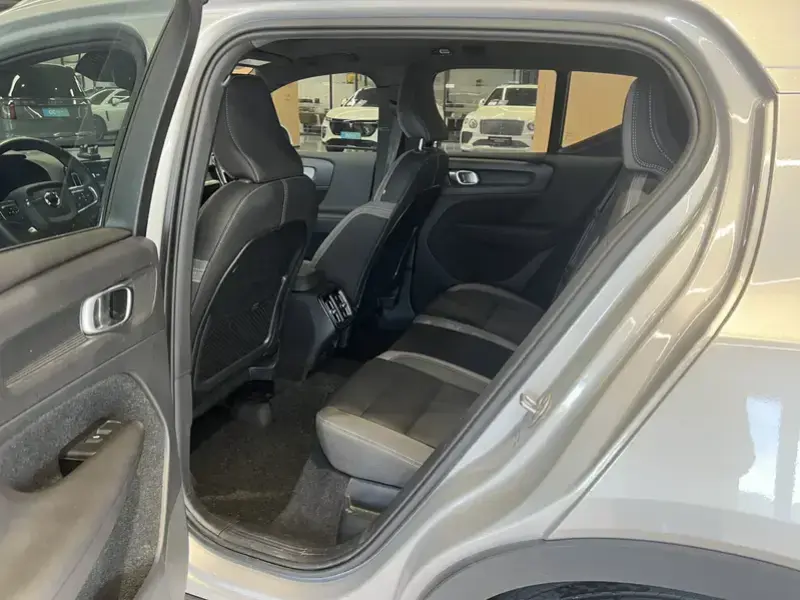 2024 Volvo XC40 с пробегом 87 200 км