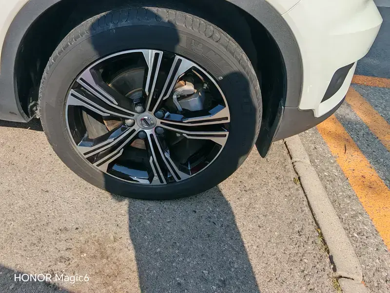 2020 Volvo XC40 с пробегом 48 000 км