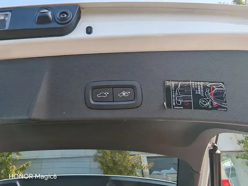 2020 Volvo XC40 с пробегом 48 000 км