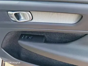 2020 Volvo XC40 с пробегом 48 000 км