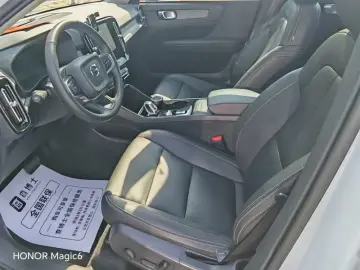 2020 Volvo XC40 с пробегом 48 000 км