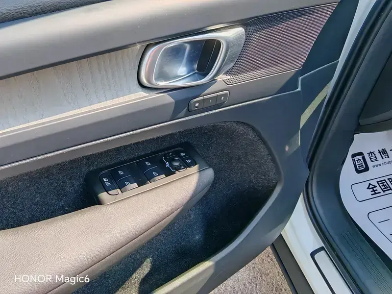 2020 Volvo XC40 с пробегом 48 000 км