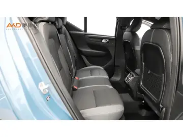 2024 Volvo XC40 с пробегом 48 900 км