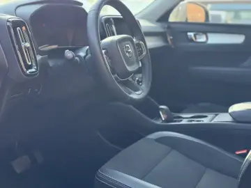 2020 Volvo XC40 с пробегом 35 000 км