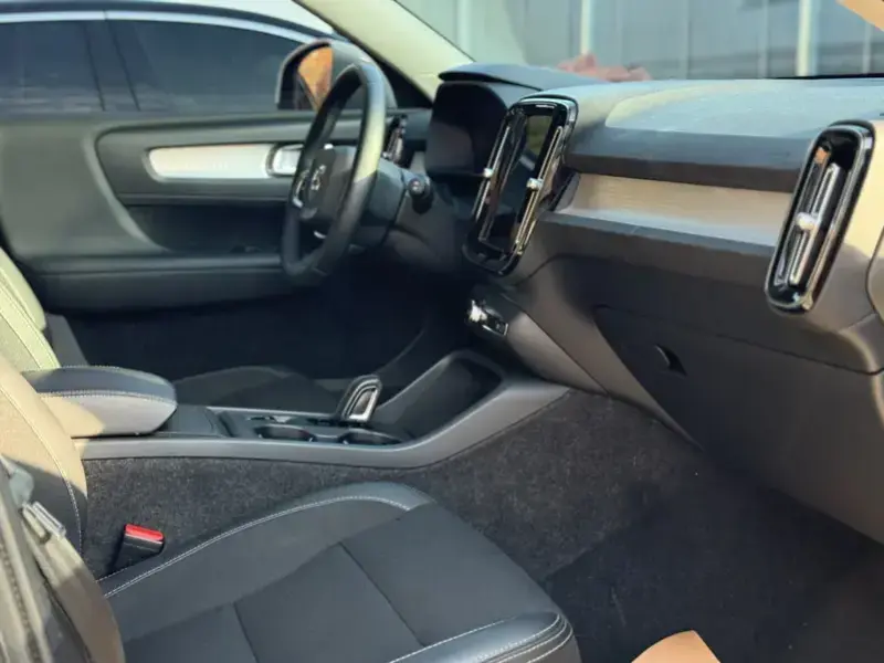 2020 Volvo XC40 с пробегом 35 000 км