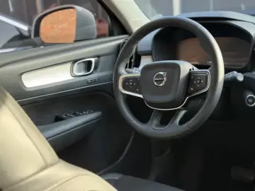 2020 Volvo XC40 с пробегом 35 000 км