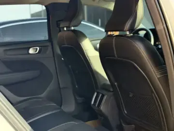 2020 Volvo XC40 с пробегом 35 000 км