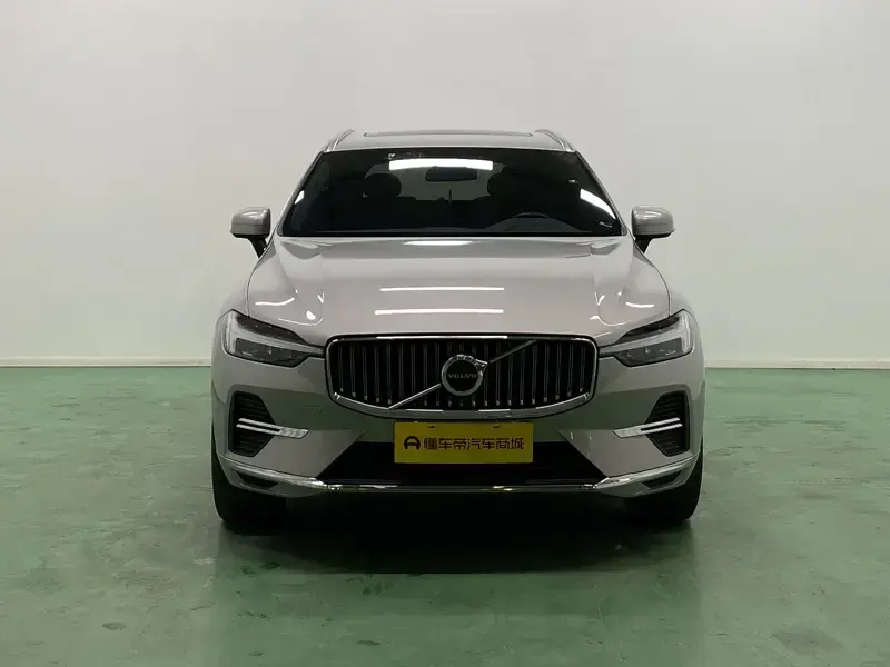 2022 Volvo XC60 с пробегом 136 400 км