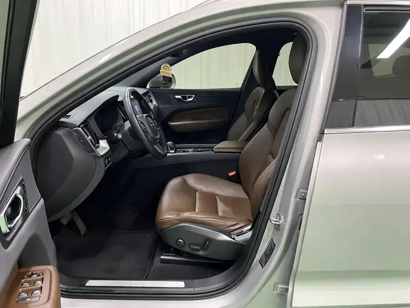 2022 Volvo XC60 с пробегом 136 400 км