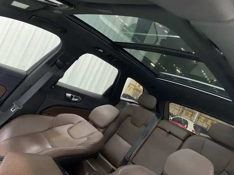 2022 Volvo XC60 с пробегом 136 400 км