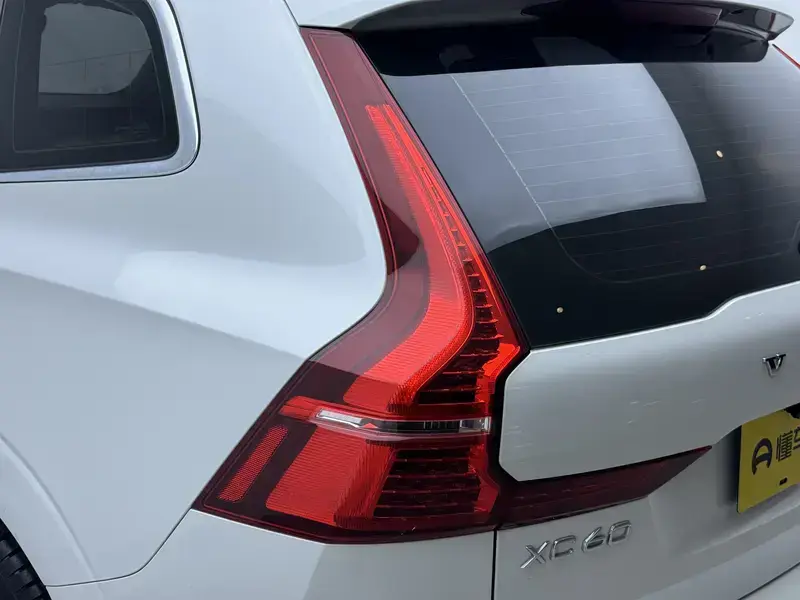 2021 Volvo XC60 с пробегом 57 600 км