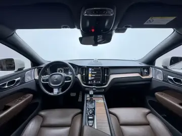 2021 Volvo XC60 с пробегом 57 600 км