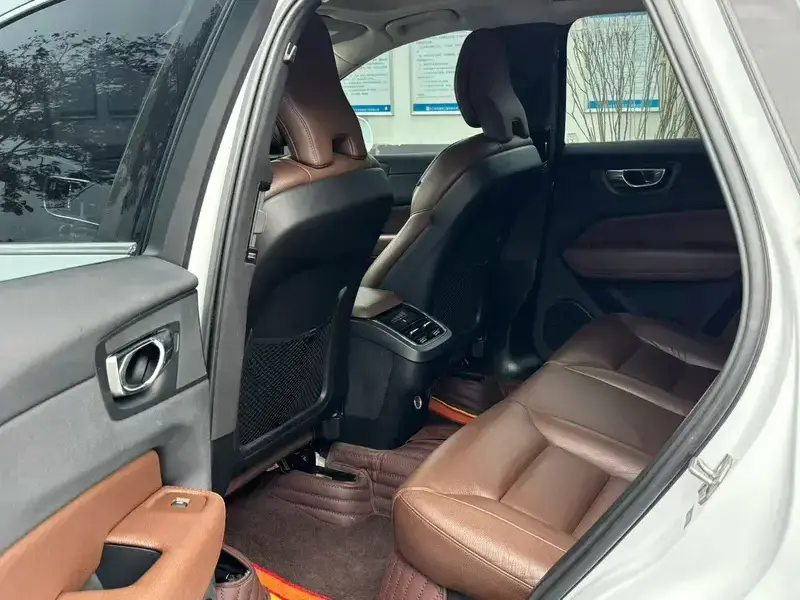 2020 Volvo XC60 с пробегом 115 000 км
