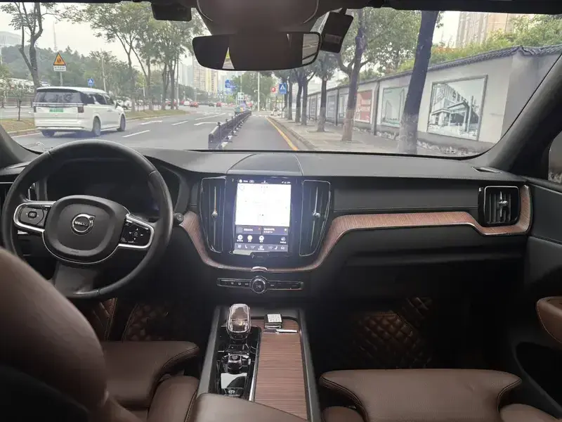 2024 Volvo XC60 с пробегом 81 000 км