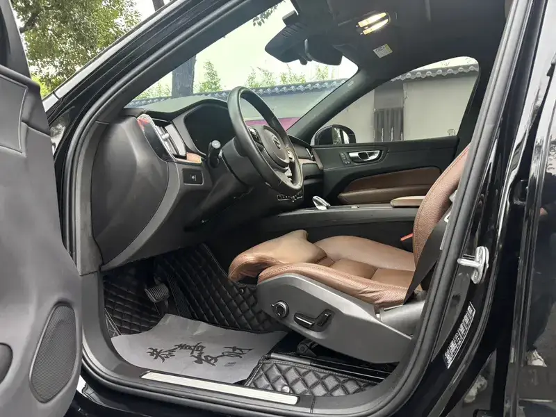 2024 Volvo XC60 с пробегом 81 000 км