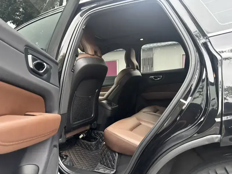 2024 Volvo XC60 с пробегом 81 000 км