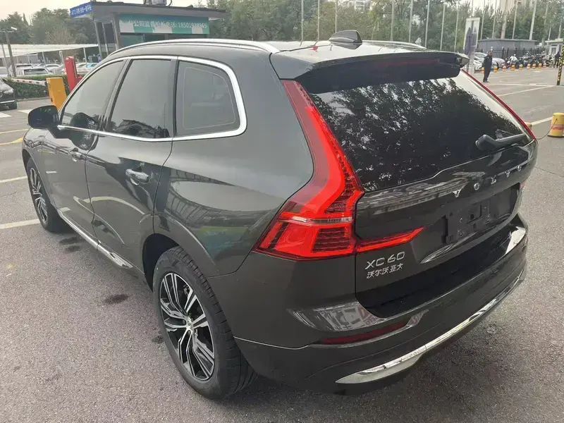 2022 Volvo XC60 с пробегом 76 000 км