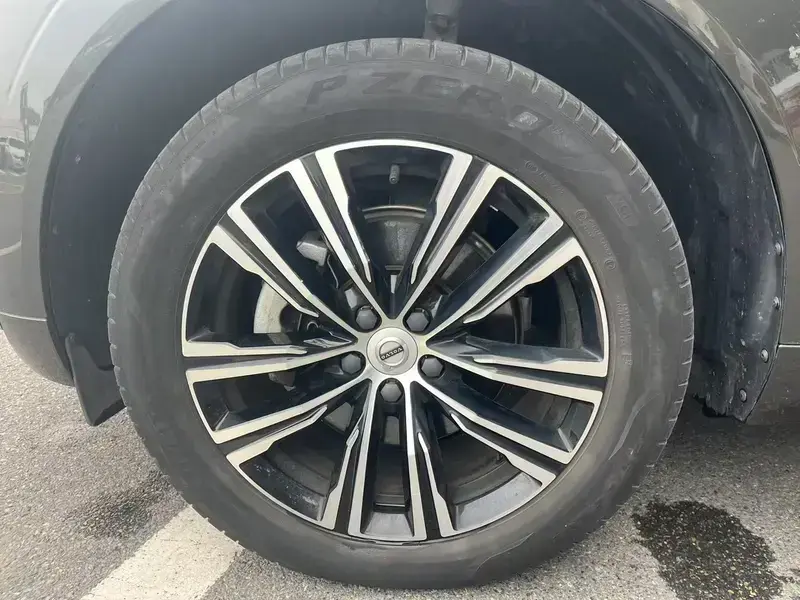 2022 Volvo XC60 с пробегом 76 000 км