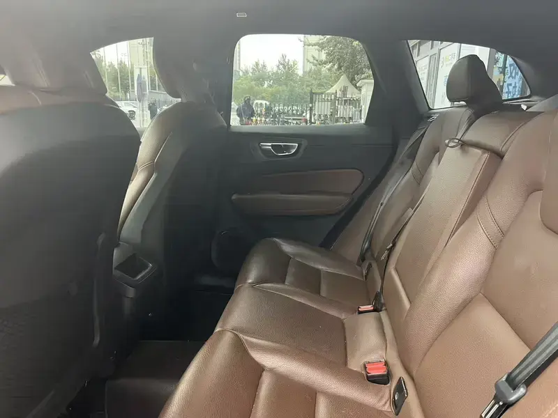 2022 Volvo XC60 с пробегом 76 000 км