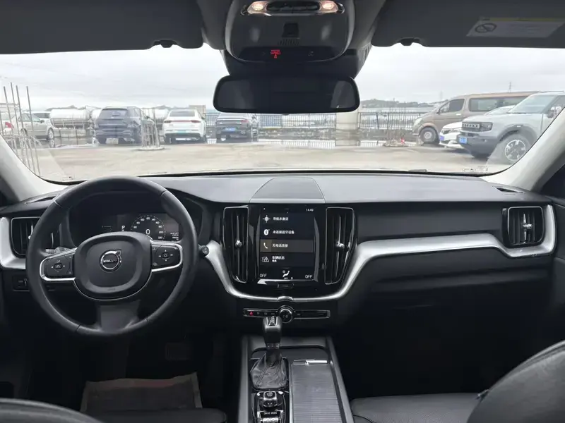 2020 Volvo XC60 с пробегом 68 000 км
