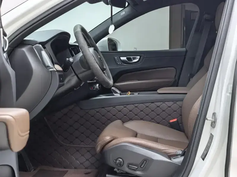2024 Volvo XC60 с пробегом 36 000 км