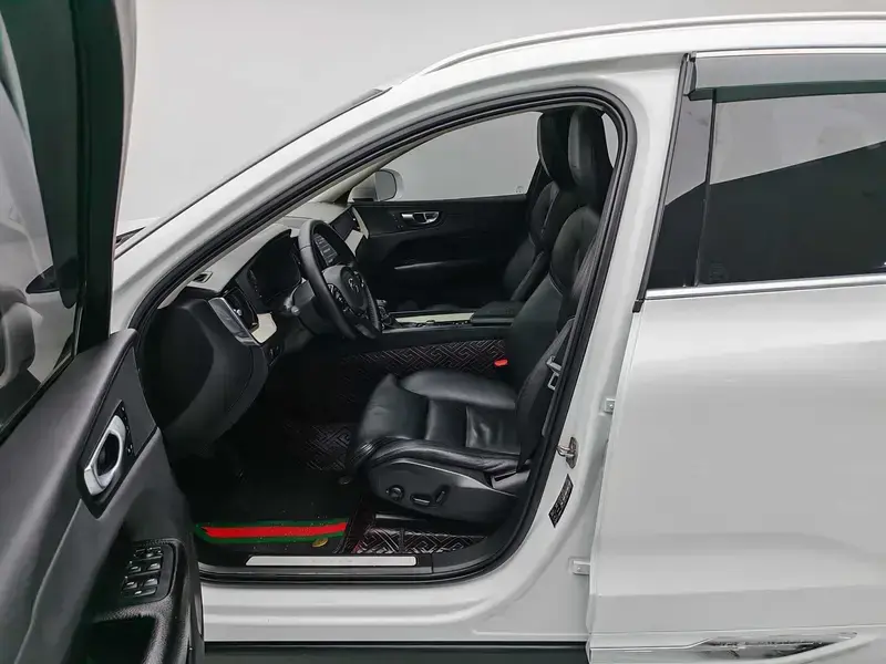 2020 Volvo XC60 с пробегом 155 500 км