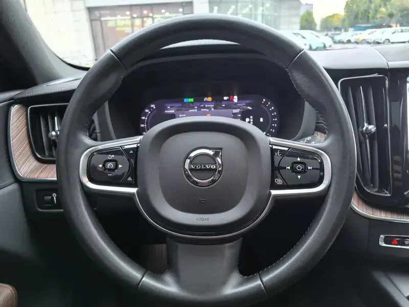 2022 Volvo XC60 с пробегом 84 000 км