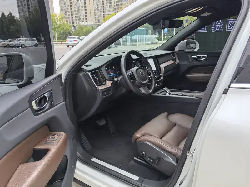 2022 Volvo XC60 с пробегом 84 000 км
