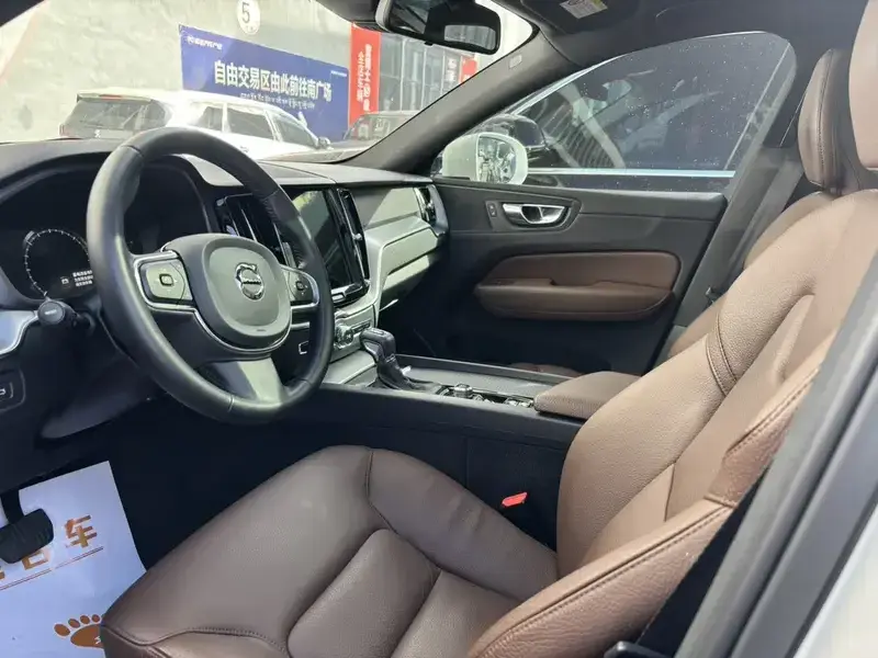 2020 Volvo XC60 с пробегом 75 100 км