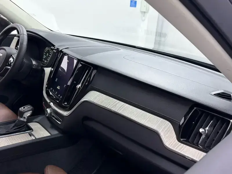 2020 Volvo XC60 с пробегом 89 000 км