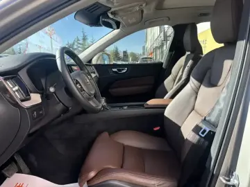 2020 Volvo XC60 с пробегом 87 000 км