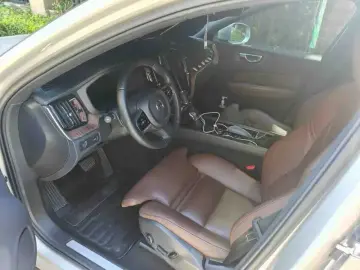 2021 Volvo XC60 с пробегом 36 000 км