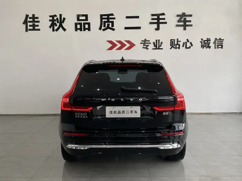 2022 Volvo XC60 с пробегом 70 800 км