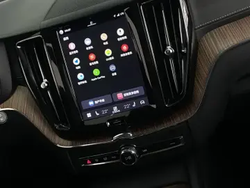 2022 Volvo XC60 с пробегом 70 800 км