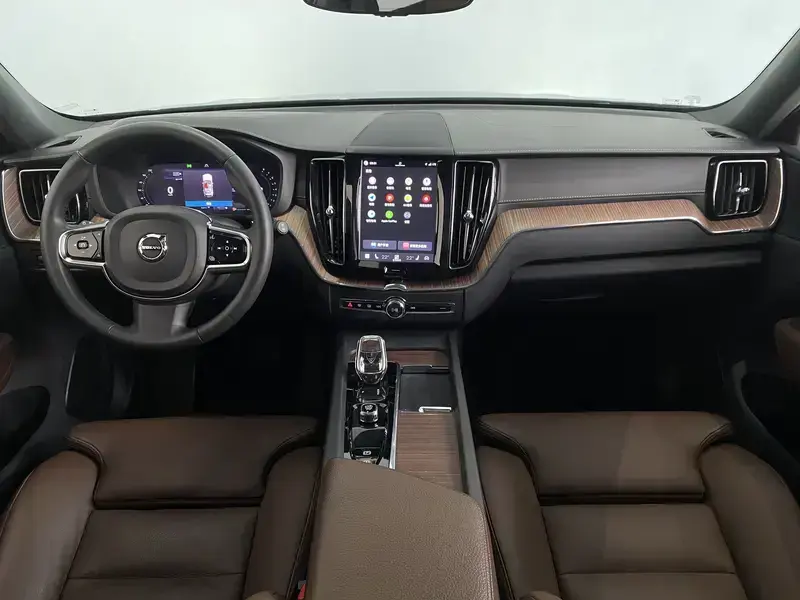 2022 Volvo XC60 с пробегом 70 800 км