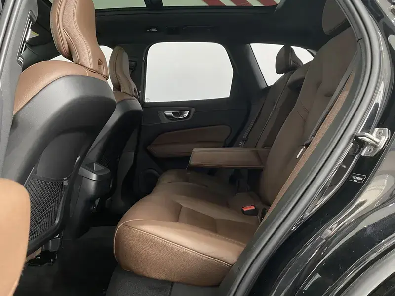 2022 Volvo XC60 с пробегом 70 800 км
