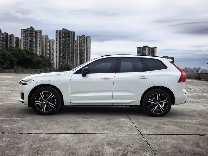 2020 Volvo XC60 с пробегом 100 700 км