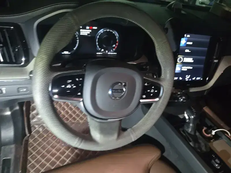 2020 Volvo XC60 с пробегом 83 100 км