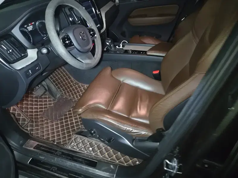 2020 Volvo XC60 с пробегом 83 100 км
