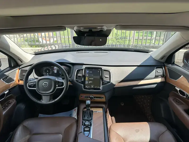 2020 Volvo XC90 с пробегом 53 000 км