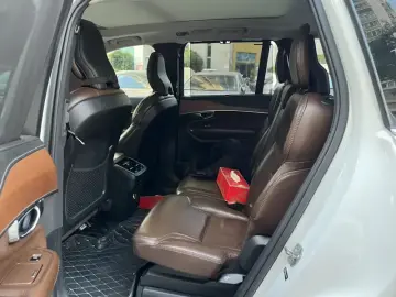 2019 Volvo XC90 с пробегом 124 000 км