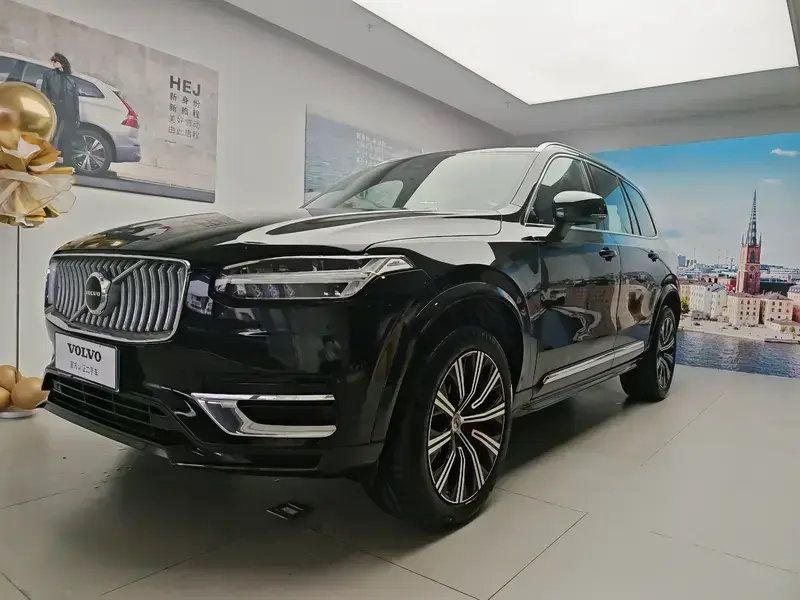 2025 Volvo XC90 с пробегом 24 000 км