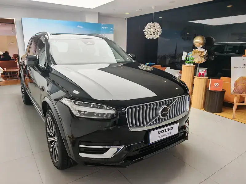 2025 Volvo XC90 с пробегом 24 000 км