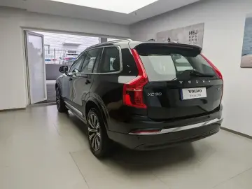 2025 Volvo XC90 с пробегом 24 000 км