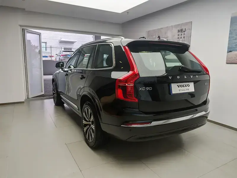 2025 Volvo XC90 с пробегом 24 000 км