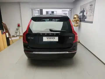 2025 Volvo XC90 с пробегом 24 000 км