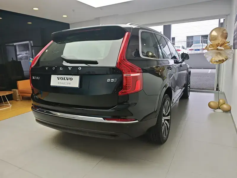 2025 Volvo XC90 с пробегом 24 000 км