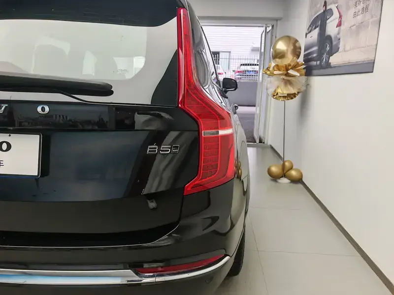 2025 Volvo XC90 с пробегом 24 000 км