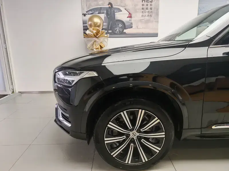 2025 Volvo XC90 с пробегом 24 000 км