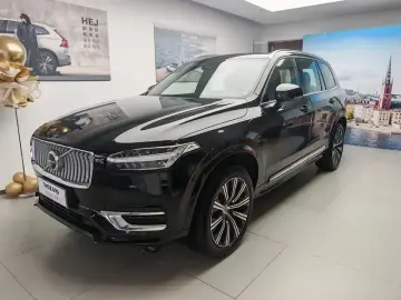 2025 Volvo XC90 с пробегом 24 000 км